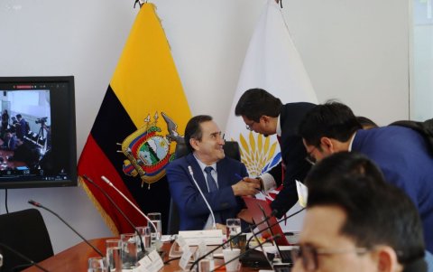 El presidente de la mesa de Justicia, el correísta Fernando Cedeño