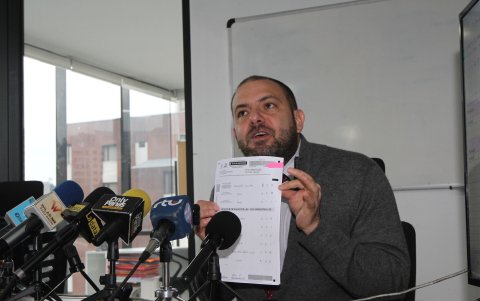 Juan Esteban Guarderas anteriormente también denunció presunto fraude electoral en rueda de prensa.