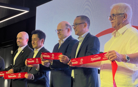 Rafael Chang, CEO de Toyota Latin America & Caribbean, durante la inauguración del concesionario, destacando la estrategia de expansión de la marca en Ecuador.