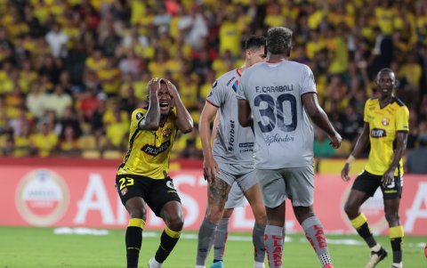 Dixon Arroyo y su lamentación en el penal que le pitaron en contra a Barcelona.