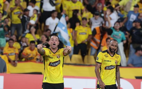La celebración de Octavio Rivero (i) en el empate de Barcelona SC.