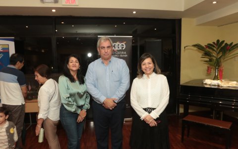 Ginger Jairala, Benigno Sotomayor y Adelina Landívar.