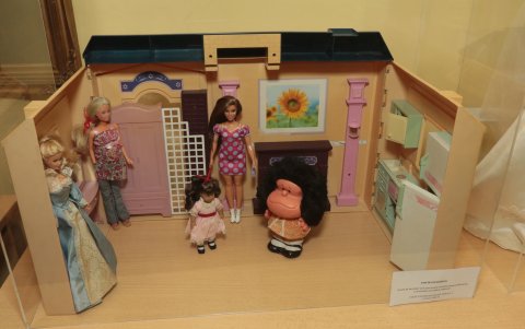 La casa de muñecas Barbie, donde Mafalda es la invitada especial.
