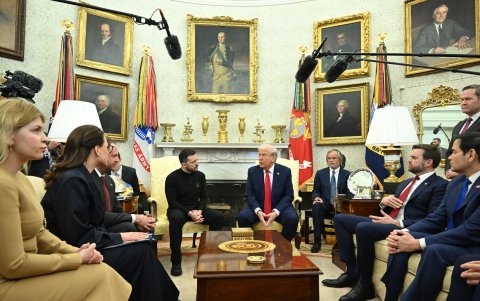 Un momento de la reunión del presidente Donald Trump, y su colega de Ucrania, Volodymyr Zelensky, en la Oficina Oval de la Casa Blanca en Washington, DC, el 28 de febrero de 2025.