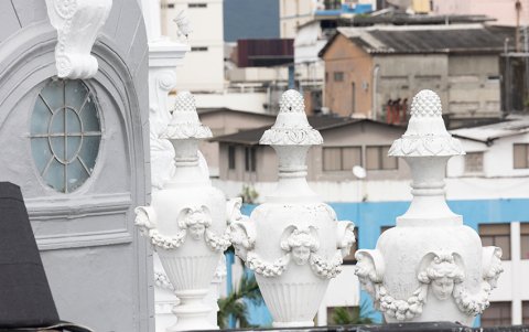 Apliques femeninos de las cúpulas.