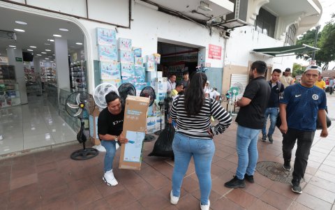 Piscina. Uno de los locales en la Bahía de Guayaquil que venden albercas.