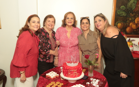 Giselle Rosero, Norma Núñez de Ahmed, Luz María Bocca, Isabel Ugarte y María Fernanda Albán.