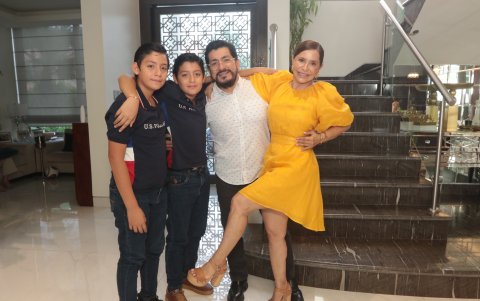 Juan Francisco y Danny Peñaloza, Danubio Peñaloza y la cumpleañera.