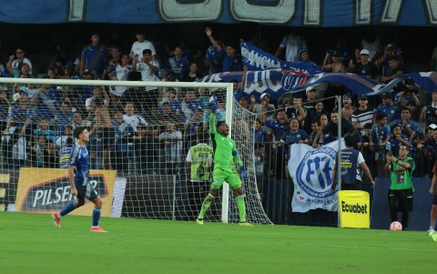 Pedro Ortiz tapó un penal ante Macará