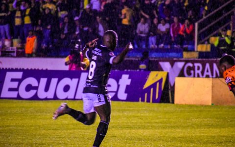 Gabriel Cortez y un partidazo en Loja con gol incluído.
