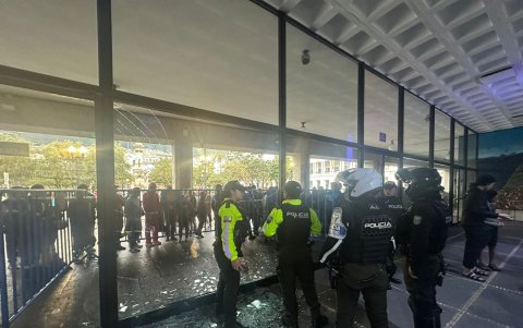 Zona del Palacio Municipal donde ocurrió el accidente que dejó a dos extranjeros heridos durante el carnaval.