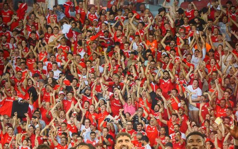 Jugadores de Inter de Porto Alegre festejan el pase a la final del torneo Gaúcho