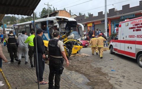 Bus de transporte urbano de Guayaquil provocó accidente mortal en Cuenca.