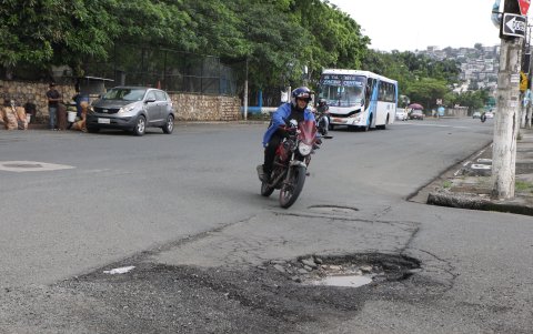 Bache en la ciudadela Miraflores.