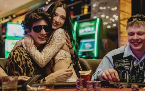 Anora es una película dramática dirigida por Sean Baker.