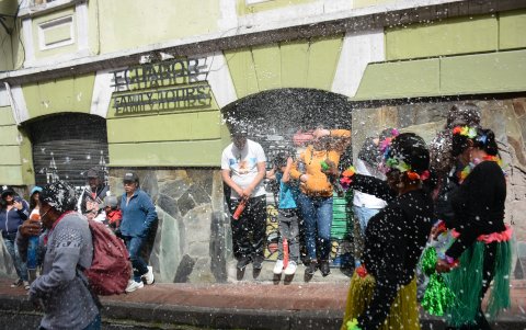 Comparsas, música y bailes tradicionales recorrieron las calles del Centro.
