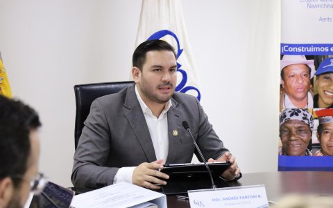 Fantoni recordó que el Pleno recibió 13 autoridades prorrogadas.