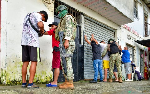 Armada del Ecuador lidera operativo en La Fragata en respuesta al auge del crimen.