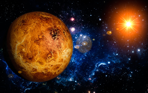 Venus, el brillante planeta del Sistema Solar, en una vista aislada desde el espacio.