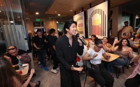 La presentación de Ren Kai llenó de emoción a los presentes.