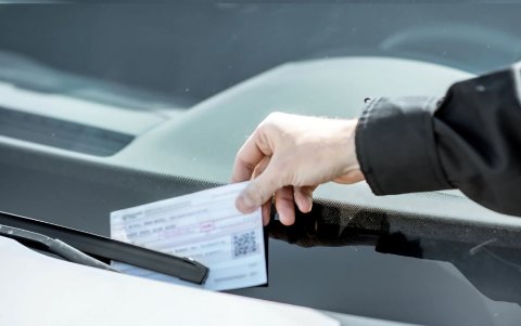 Referencial. Hasta el 30 de junio no será obligatorio pagar intereses ni firmar convenios para renovar licencias o matrículas.