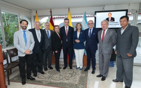 Carlos Ortega, Luis Rivas, Mariano Alocen, Jenny Grau de Mori, Pedro Sanz, Carmina De La Cal, Andrés Collado, Rodolfo Del Pino y Luis Gastezzi.