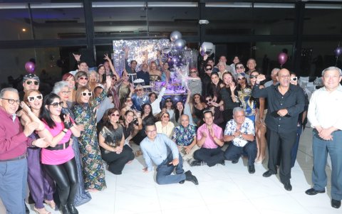 La diversión se prolongó hasta altas horas de la noche.