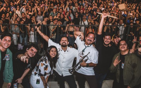 Luis después de una presentación en vivo en la Fiesta de la Música, en Guayaquil, en Guayarte