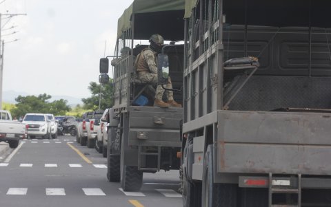 Los operativos se realizaron entre la noche del jueves y la madrugada de este viernes, con la intervención del Bloque de Seguridad con 200 agentes de la Policía Nacional y 50 miembros de Fuerzas Armadas del Ecuador.