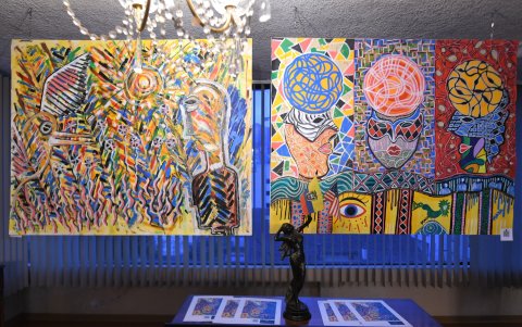 Las obras se componen de colores, paisaje y rostros vibrantes.