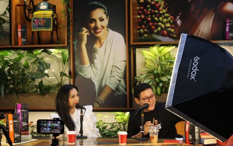 Bombons Coffee Shop en el mes de la mujer  grabó un episodio especial con Pamela Cortés, quien, a través de su historia, inspira y empodera a otras mujeres.