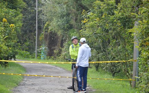 Deportistas encontraron la ruta cerrada el fin de semana.