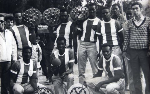 Hace 40 años, cientos de personas practicaban la pelota nacional.