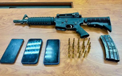 Esta es el arma y la evidencia que se las FF.AA, presentaron en este caso.