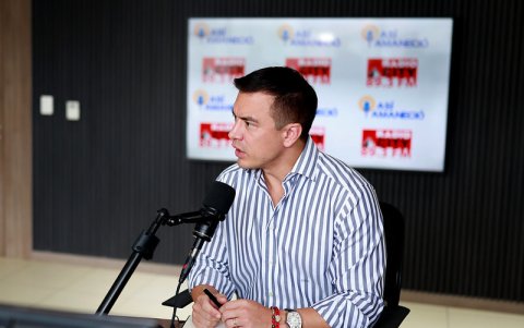 Álvarez cuestiona que el Carlos Alarcón sea el fiscal de los casos que tocan directamente al presidente Daniel Noboa.