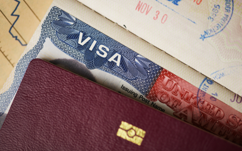 Los nuevos cambios en la renovación de visas de Estados Unidos afectarán a profesionales, estudiantes y turistas a partir de 2025.