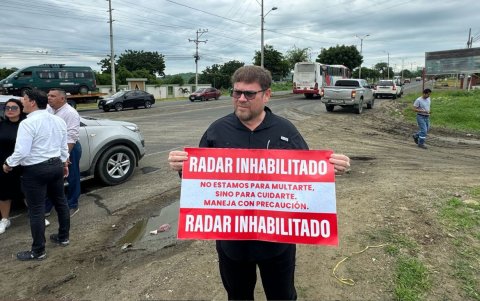 Alejandro Lazcano, director ejecutivo de la ANT, estuvo en el sitio donde se inhabilitó un radar en la vía Portoviejo-Manta.