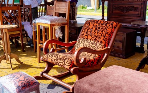 Los muebles de Atahualpa con un fino acabado, son apreciados por la gente que resalta la calidad de la madera.