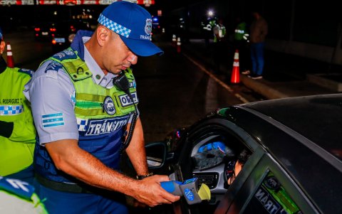 Los agentes han realizado varios operativos de pruebas de alcoholemia en Guayaquil