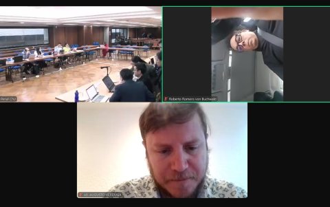 Captura de pantalla de la transmisión de audiencia de formulación de cargos del caso Ligados.