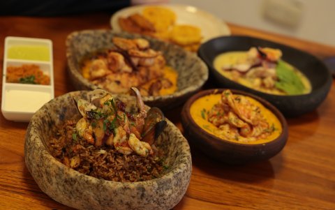 Una selección de los platos estrella de Marrecife: arroz marinero, ceviche de pescado, pulpo y camarón, y el inigualable sango de choclo con camarones.