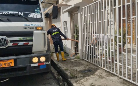 Varios camiones de tanqueros estuvieron en el sector