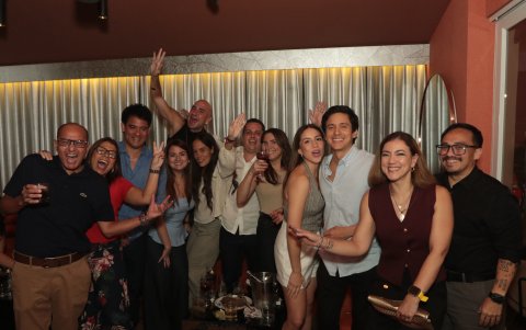 Música en vivo, deliciosos piqueos y variados cocteles marcaron la velada que se extendió hasta altas horas de la madrugada.