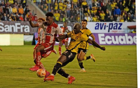 Felipe Caicedo jugó como titular.