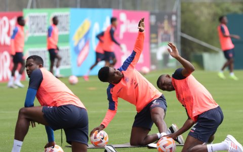 Los tricolores entrenaron en la cancha principal de la Casa de la Selección.