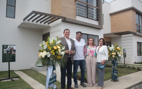 Representantes de Investeam y Grupo Hanna, promotoras del proyecto Cimabela.