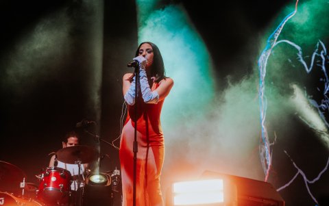 Lisa María disfruta usar prendas vintage o de segunda mano.