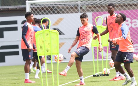 Kendry Páez entrena con la selección de Ecuador.