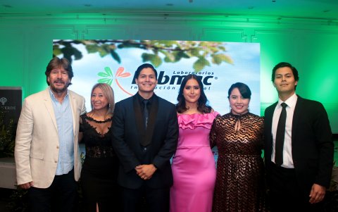 Augusto Elías Pflucker, Marisol Guerrero, Joao Ortiz, Nohemí de Ortiz, Roxana Morán y José Ortiz.