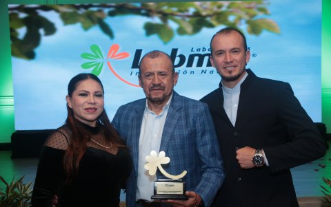 Gabriela Núñez, Vicente Zapata y Paúl Zapata.